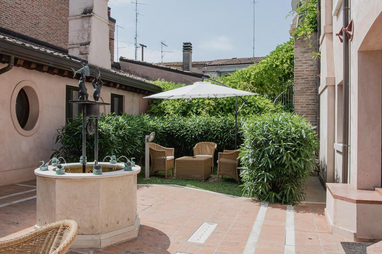 Boutique Rooms 3 0 Ferrara Esterno foto