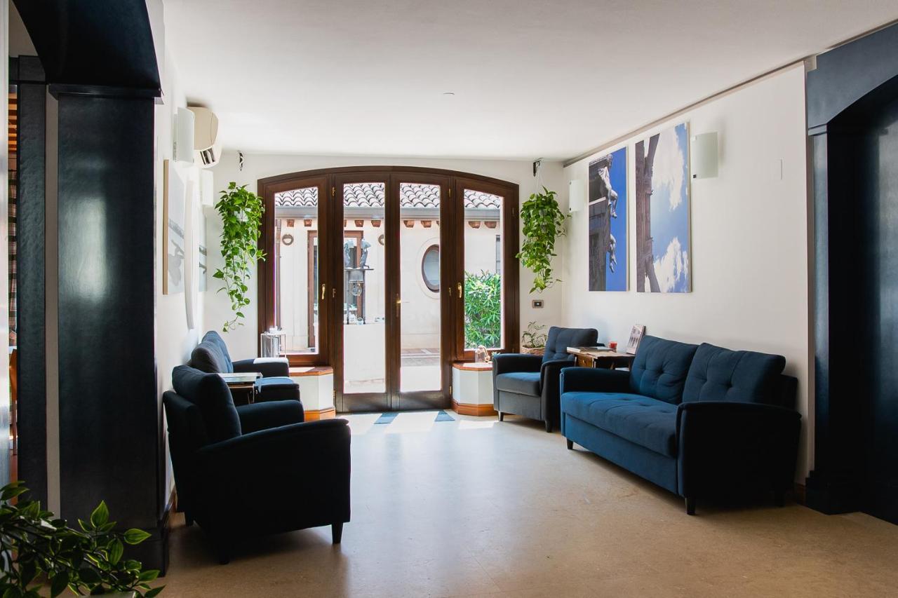Boutique Rooms 3 0 Ferrara Esterno foto