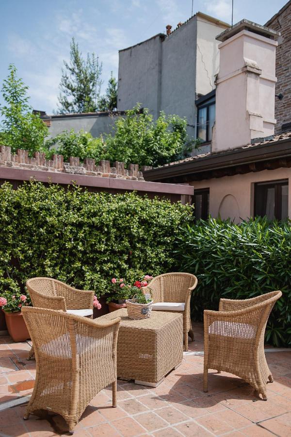 Boutique Rooms 3 0 Ferrara Esterno foto