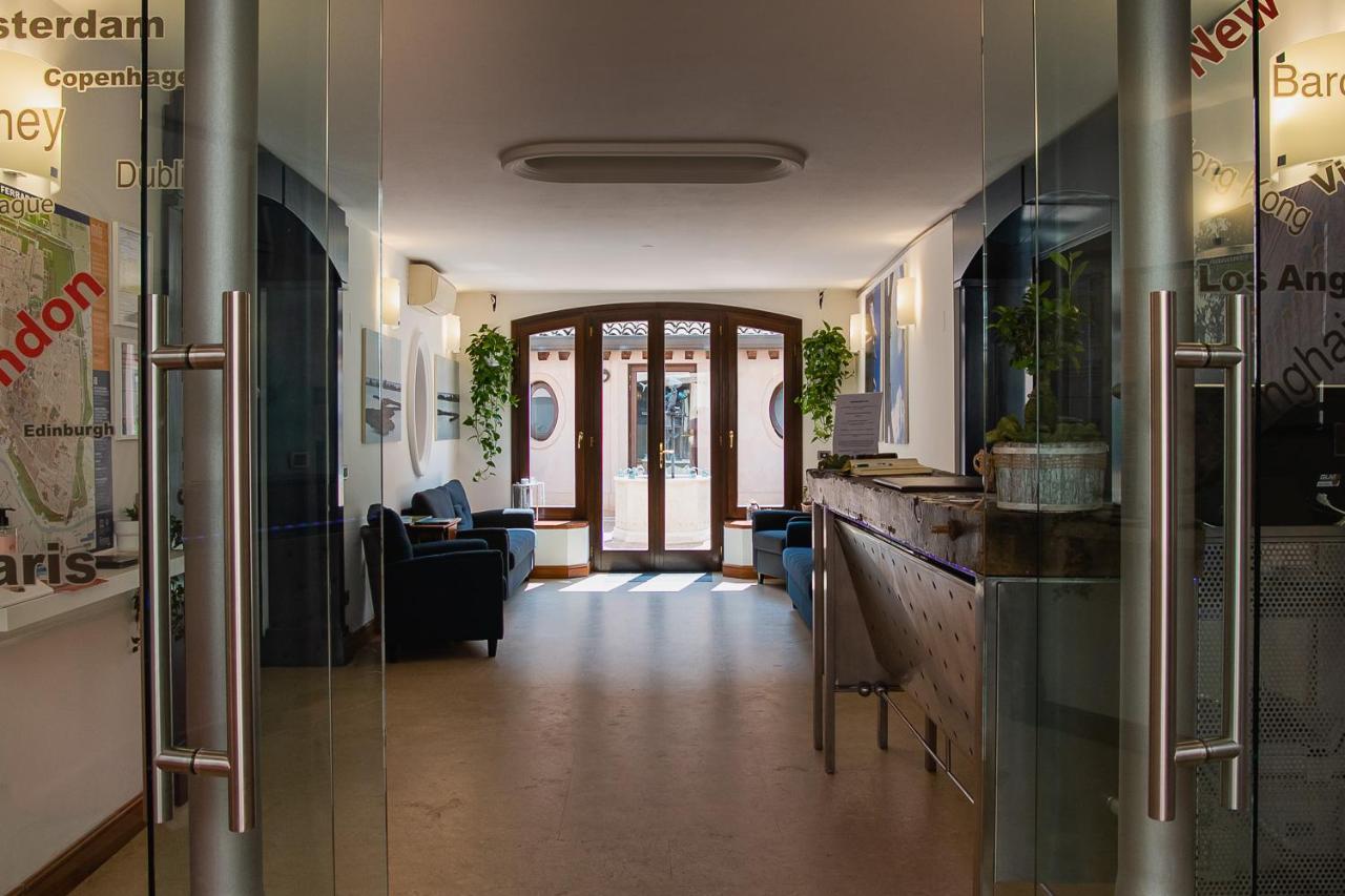 Boutique Rooms 3 0 Ferrara Esterno foto