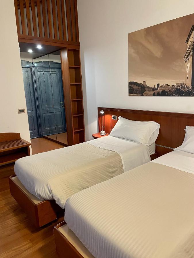 Boutique Rooms 3 0 Ferrara Esterno foto